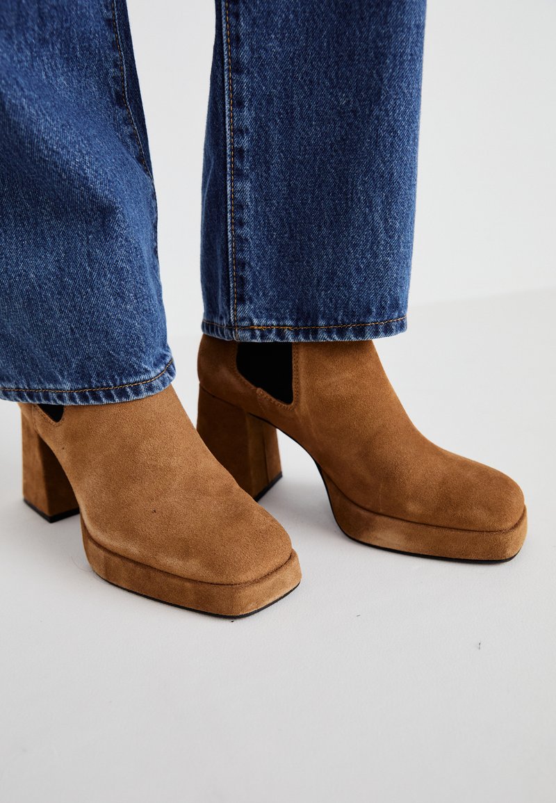 Botine cu platformă