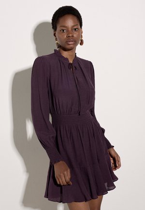 Apricot, RUFFLE NECK MINI DRESS - Robe de jour - plum