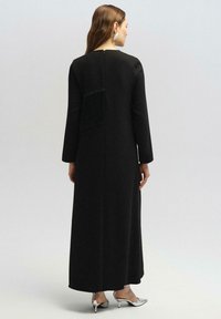 Touché Privé WITH FRINGE DETAIL - Maxi šaty - black