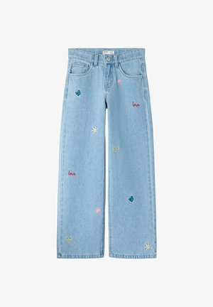 Jean en denim bleu clair à jambes larges, orné de petites broderies comprenant des papillons, des cœurs, des fleurs, des coquillages et le texte « love ».
