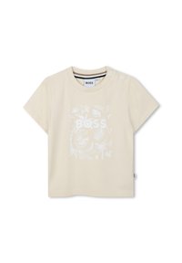Beige t-shirt met korte mouwen van katoen, voorzien van een witte grafische afbeelding van bladeren en dieren, met drukknoopaccenten op de schouder.