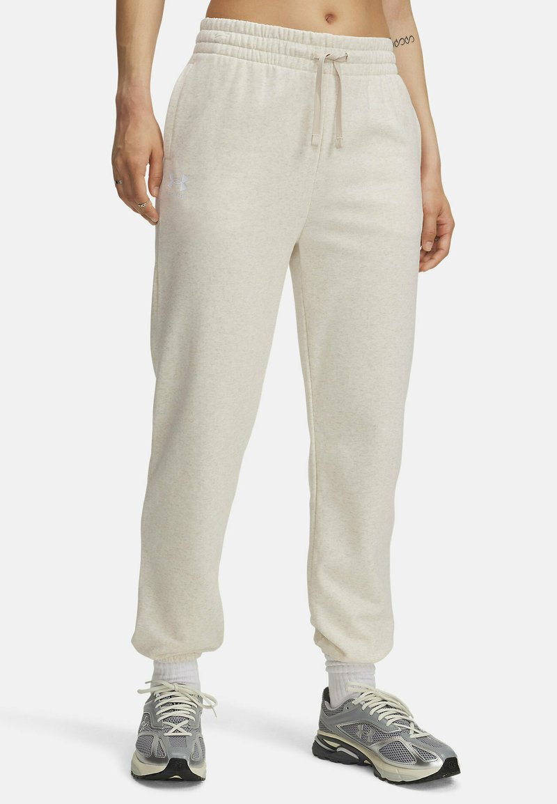 Lichtbeige joggingbroek met een elastische tailleband en trekkoordsluiting. Zachte textuur met zijzakken en geribde boorden bij de enkels.