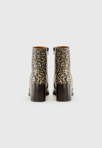 Chie Mihara ORITA - Bottines compensées - namaya natur