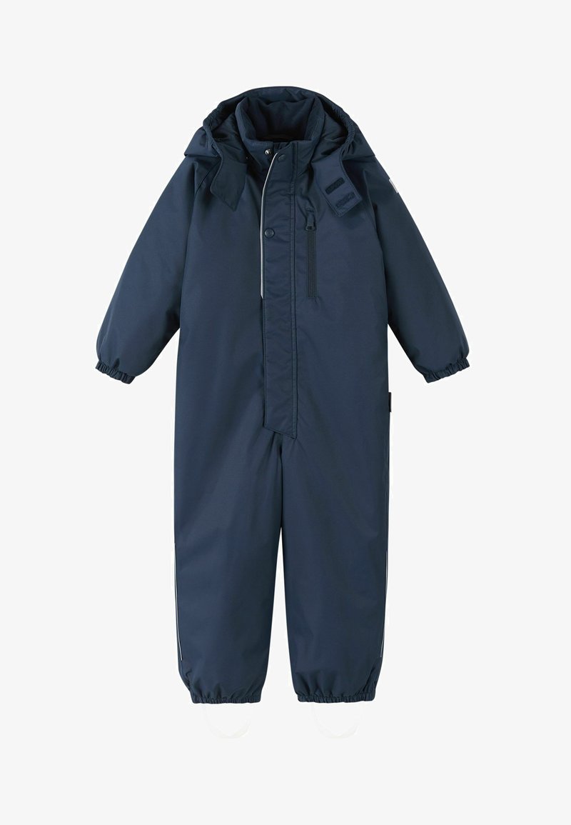 Granatowy kombinezon wykonany z wodoodpornego materiału. Posiada elastyczne mankiety, dwie przednie kieszenie, zamek błyskawiczny z przodu oraz kaptur z regulowanymi paskami.