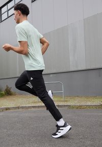 Thumbnail Image 4