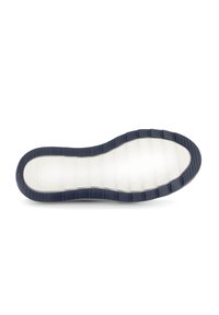 Marine rubber schoenzool met een gestructureerd oppervlak met horizontale ribbels, een gladde witte tussenzool en branding nabij de hiel.