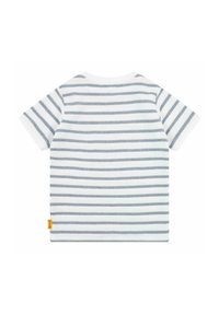 Gestreiftes T-Shirt mit horizontalen grauen und weißen Streifen, kurzen Ärmeln und rundem Halsausschnitt, mit einem gelben Markenetikett unten links.