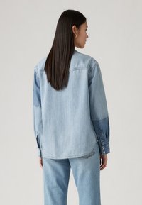 Levi's® TEODORA WESTERN  - Blusa com botões - air space