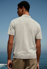 Thumbnail Image 4