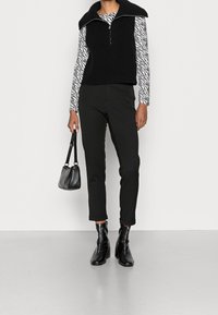 EDITED Sweter