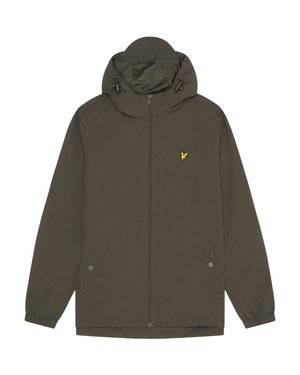 Chaqueta verde oliva con capucha y cremallera frontal. Cuenta con dos bolsillos laterales y un pequeño logo amarillo en el pecho. Textura de tela suave.