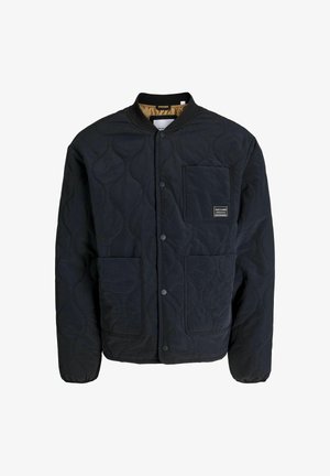 Schwarze gesteppte Jacke mit Rundhals, Druckknöpfen, zwei Vorder-taschen und einem strukturierten Wellenmuster auf dem Stoff. Futter im Inneren.