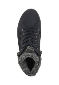 Bottine en cuir marine avec doublure en fausse fourrure grise. Caractéristiques : design à lacets et zips sur les côtés pour un accès facile. Texture lisse et style décontracté.