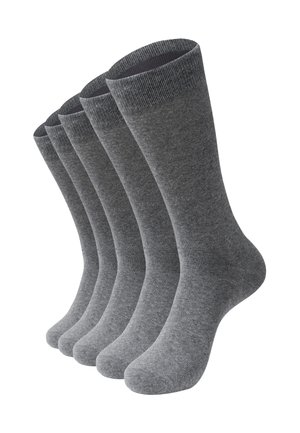 Cinco pares de calcetines lisos gris claro hasta la altura del tobillo, dispuestos en fila, mostrando puños acanalados y textura de tela lisa.