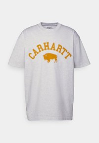 Grå kortærmet t-shirt lavet af bomuld med rund hals, med et orange "CARHARTT" logo og en bison grafik centreret nedenfor.