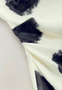 Next SHOULDER PAD ROUCHED MINI - Päevakleit - mono spot