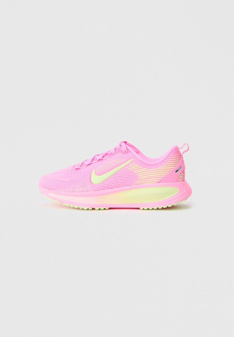 Nike jooksusaapad erksas roosas värvitoonis kollaste aktsentidega, hingava ülaosaga, tekstuursete külgedega, peegeldava detailiga ja polsterdatud tallaga.