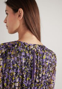 JOOP! PLISSEE IN GEMUSTERT - Day dress - lila gelb gemustert