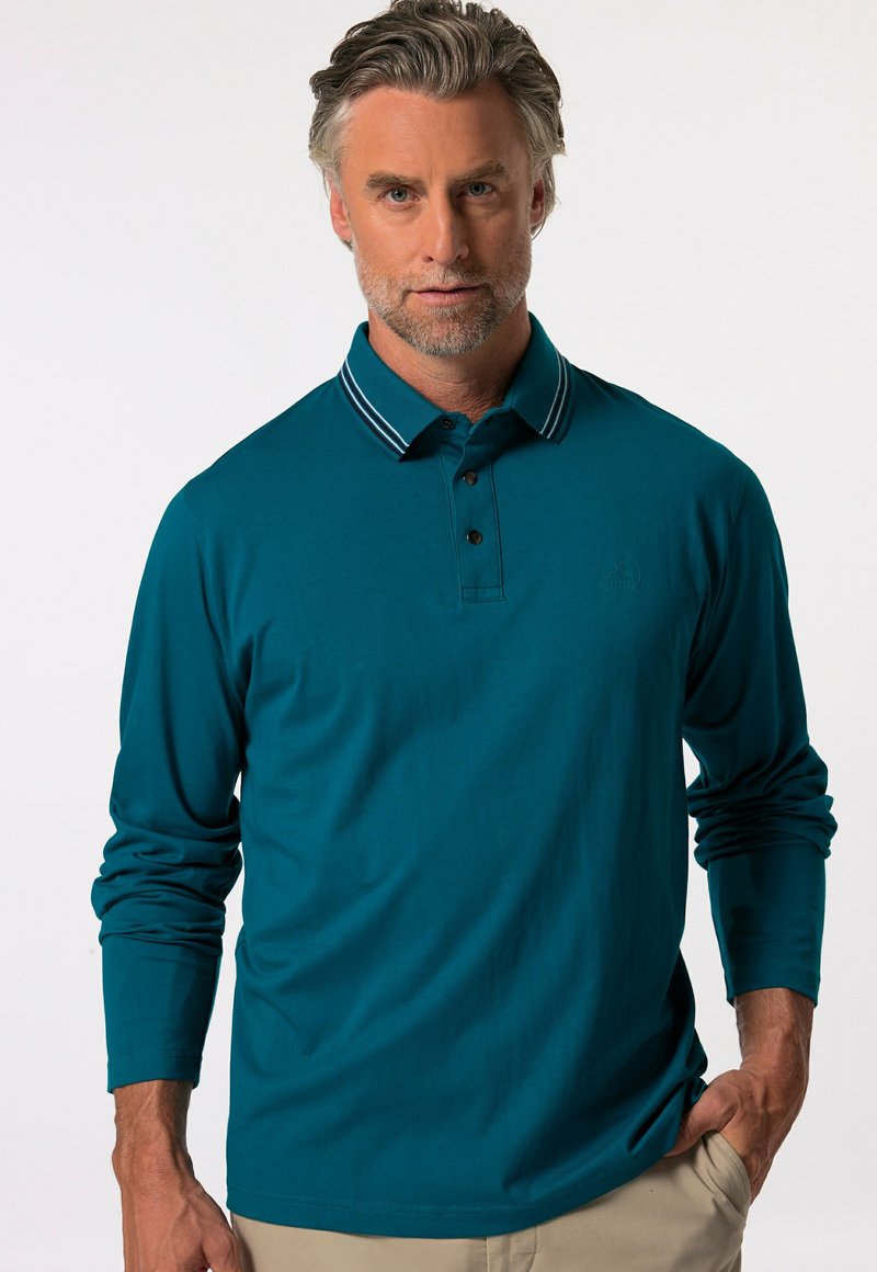 Turkusowa polo z długim rękawem, z trzema guzikami i kontrastowym, prążkowanym kołnierzykiem. Miękka faktura z delikatnym logo na piersi.
