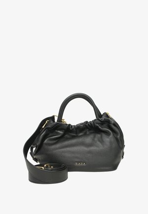 Zwarte leren handtas met een geplooid ontwerp, gouden hardware-accenten, dubbele handvatten en een afneembare schouderriem. Merkenlogo weergegeven.