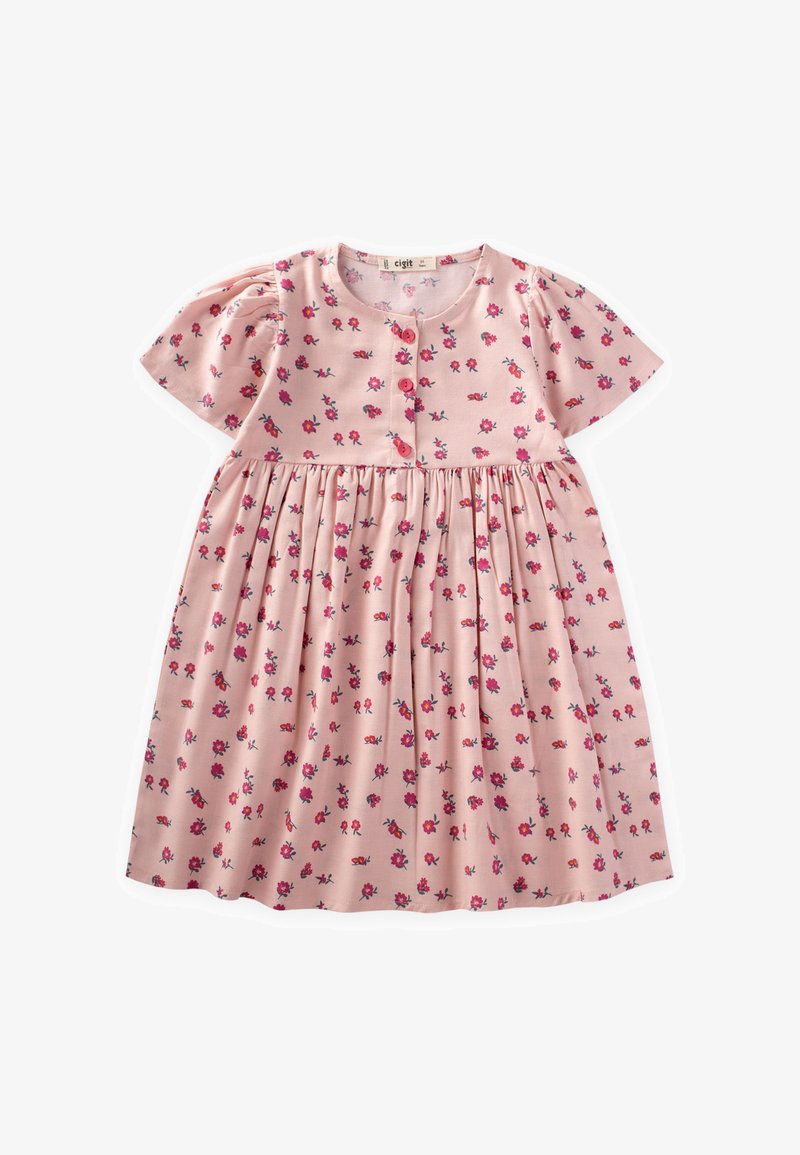 Roosa lilleline kleit pehmest kangast, millel on ümmargune kaelus, lühikesed puhvikeeled, nööbiga esiosa ja voltimisega detailid vöökoha juures.