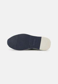 Thumbnail Image 5