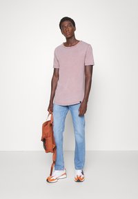 Lee SHAPED TEE - T-shirt básica - purple storm