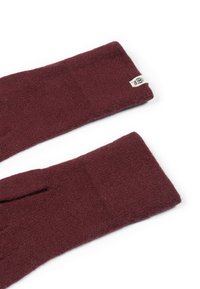 Bordeaux gestrickte Handschuhe mit strukturiertem Finish, ausgestattet mit gerippten Bündchen und einem kleinen Etikettendetail an einem Bündchen.
