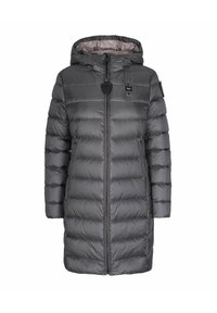 Graue Daunenjacke mit Kapuze, ausgestattet mit einem Reißverschluss auf der Vorderseite, genähten Paneelen, Seitentaschen und einem Logo-Patch auf der Brust. Glatte Textur.