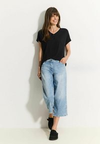 Cecil V-NECK  - Jednoduché tričko - schwarz
