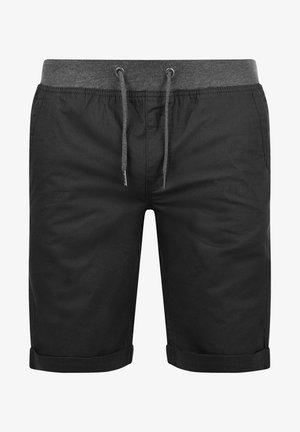 Pantaloni shorts neri con una fascia elasticizzata grigia in vita, dotati di un cordino e risvolti. Realizzati in tessuto leggero, con una texture liscia.