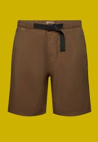 Shorts marron décontractés avec taille élastique et ceinture noire réglable sur fond jaune.