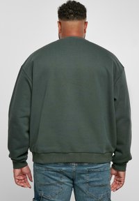 Urban Classics ULTRA HEAVY CREW - Sweatshirt - bottlegreen