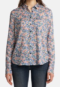 Camicia floreale in tessuto leggero con motivo di fiori blu e rosa, con chiusura a bottoni e colletto, maniche lunghe. Accentuata con bottoni neri.