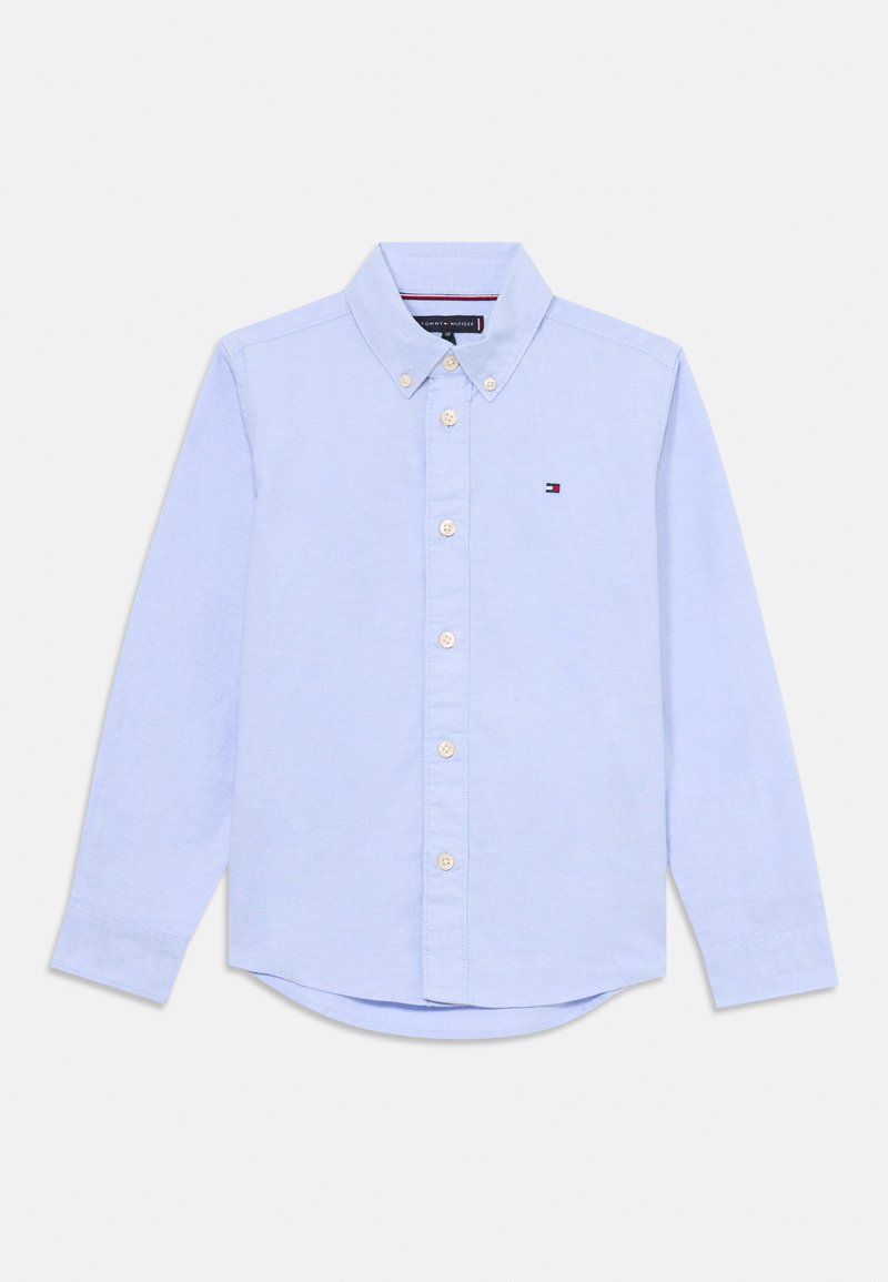 Lys blå langermet skjorte med knapp-ned krage, fem knapper, buet kant og liten brodert logo på brystet. Laget av bomull.