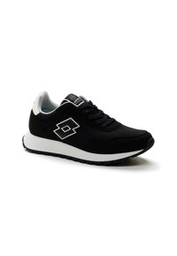 Sneaker sportivo nero con tessuto in rete, accenti bianchi, suola circolare e design con lacci. Presenta il logo del marchio sul lato.