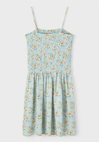 Modrá šaty s nařasením a tenkými ramínky. Mají květinový vzor v žluté a bílé barvě. Rozšířená sukně končí nad koleny. Materiál je mix bavlny.