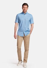 GIORDANO SOFT REGULAR FIT BUTTON DOWN - Overhemd - jeans blue
