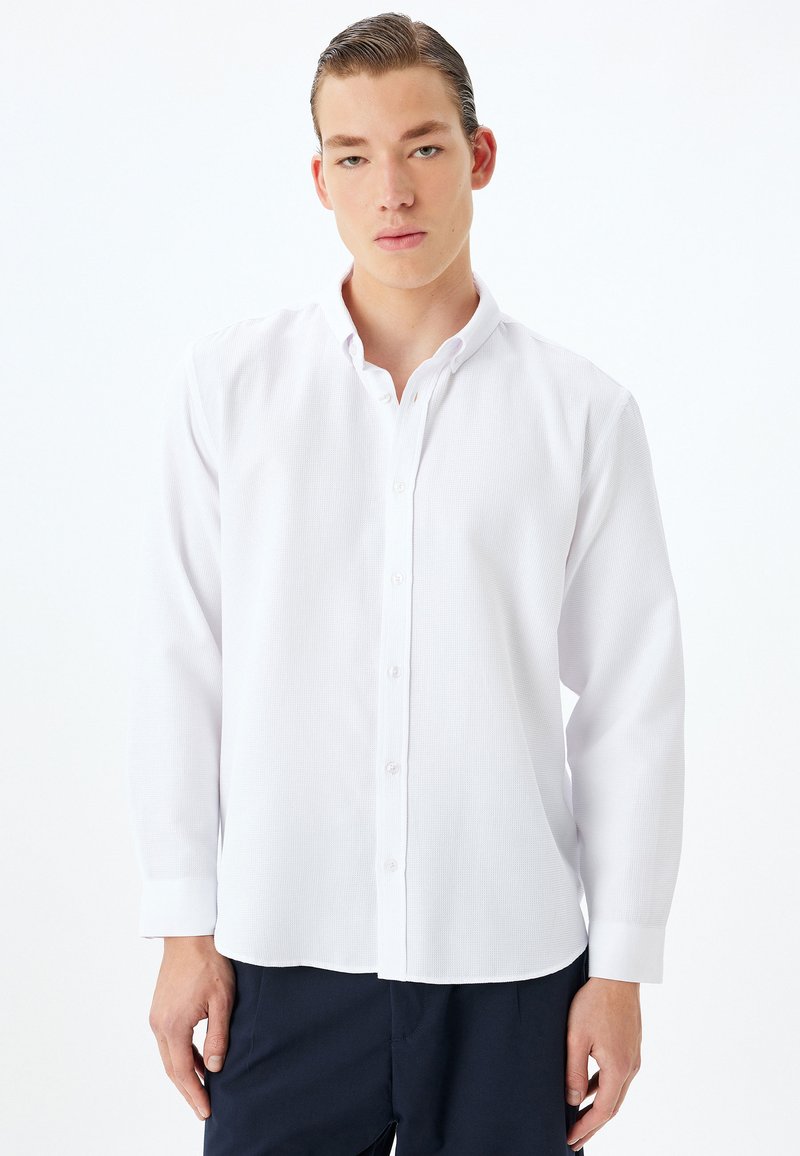 Koton LONG SLEEVE  - Vapaa-ajan kauluspaita - white