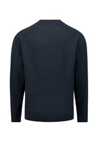 Navyblauwe gebreide trui met lange mouwen, geribbelde manchetten en zoom, en een gladde textuur. Het ontwerp heeft een ronde halslijn en raglanmouwen.