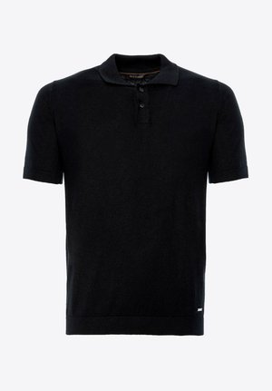 Černé polo tričko s krátkým rukávem, žebrovaným límečkem a manžetami, dvouknoflíkovou légou a malou štítkovou nášivkou blízko spodního lemu.
