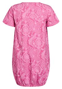 Růžové šaty s krátkým rukávem s paisley vzorem, elastickým lemem a uvolněným střihem. Měkká tkanina s hladkým povrchem.