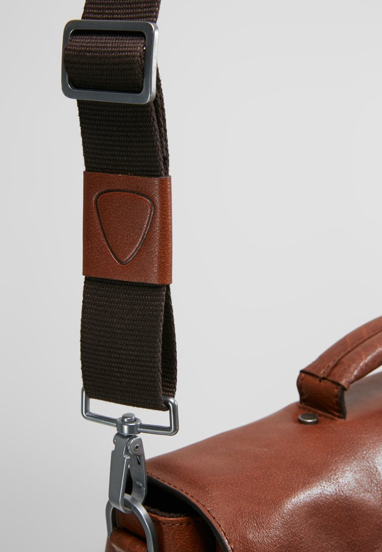 Strellson SUTTON BRIEFBAG Dataveske cognac Zalando.no Strellson SUTTON BRIEFBAG Dataveske cognac Zalando.no