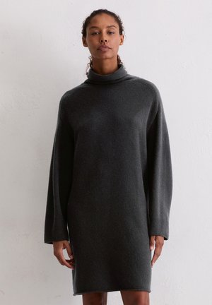 MIDI STAND-UP COLLAR - Gebreide jurk - black
