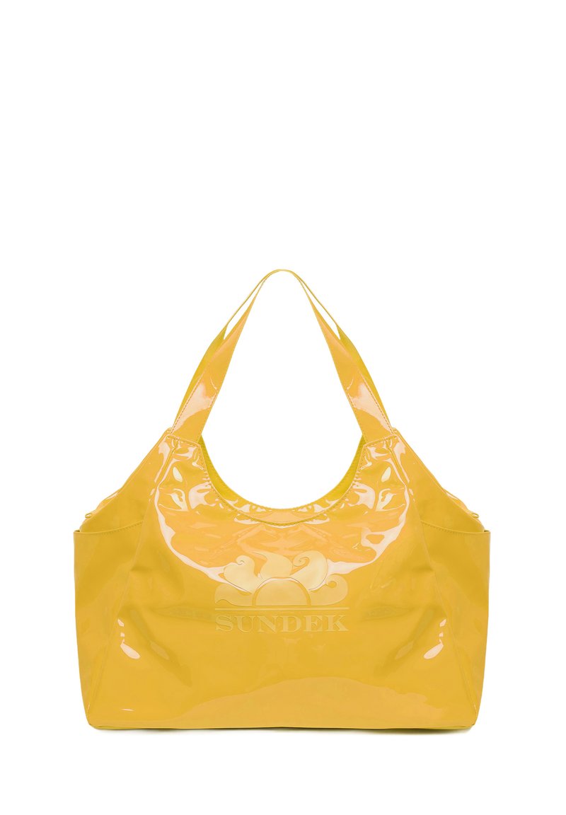 Borsa a spalla in vernice gialla con manici doppi, forma arrotondata e logo SUNDEK in rilievo sul fronte. Finitura superficiale liscia e lucida.