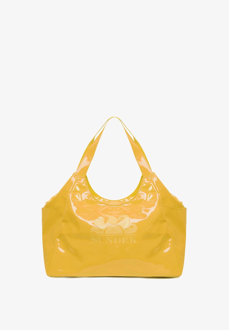 Borsa a spalla in vernice gialla con manici doppi, forma arrotondata e logo SUNDEK in rilievo sul fronte. Finitura superficiale liscia e lucida.