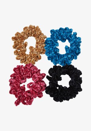 Négy hajgumi különböző színekben: barna, kék, piros és fekete. Plüss anyagból készült, textúrált, fodros kialakítással.