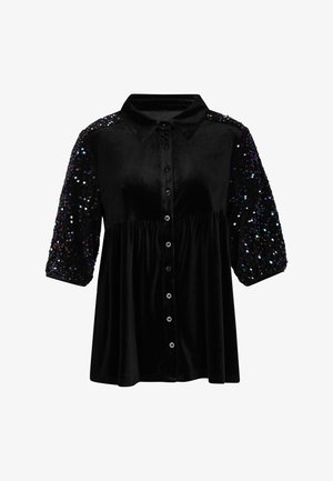 Sort fløjlskjole med pailletbesatte pufærmer, kravehalsudskæring og knaplukning foran; tætsiddende talje og udsyet nederdel.