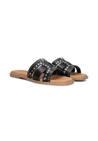 Zwarte leren sandaal met twee brede banden, versierd met metalen studs en rhinestones. Platte, tan-kleurige zool met een gestructureerde afwerking.