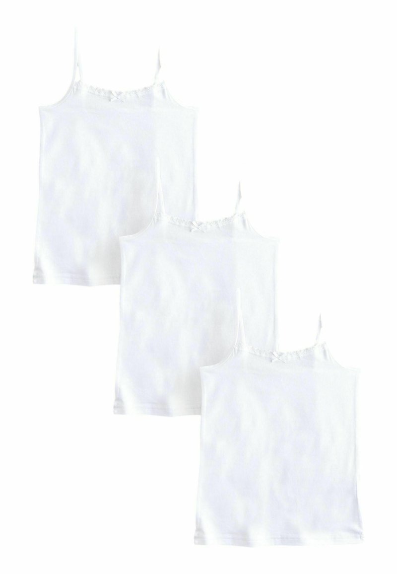 Drie witte topjes met dunne bandjes, voorzien van kantafwerking en kleine strikjes langs de halslijn, gepresenteerd in een gestapelde opstelling.